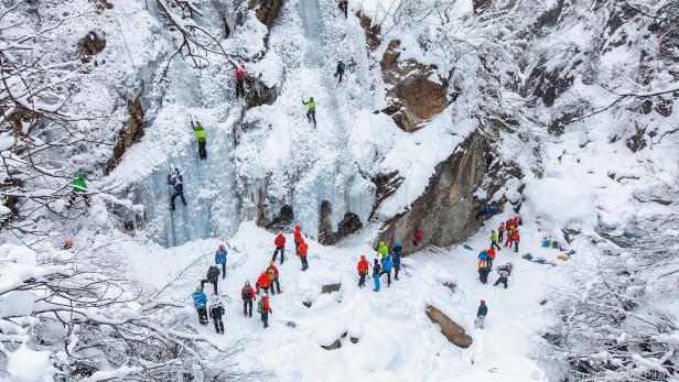 Beim Eiskletter-Festival können Besucher ihr Können unter Beweis stellen