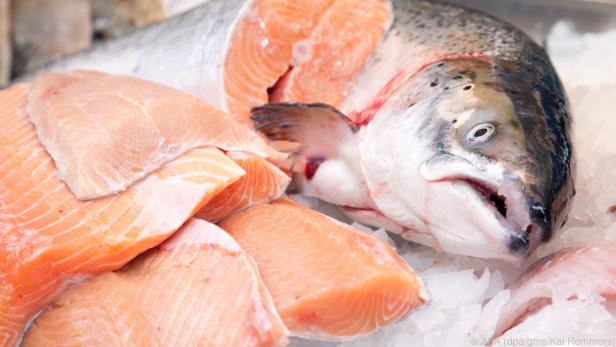 Fettreiche Fischarten wie Lachs liefern die meisten Omega-3-Fettsäuren