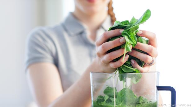 Die Oxalsäure im Spinat greift den Zahnschmelz an