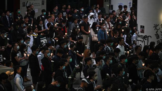 Mahnwache für verstorbenen Studenten in Hongkong
