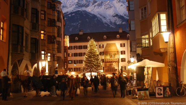 Der Adventmarkt vor dem Goldenen Dachl in Innsbruck setzt auf Tradition