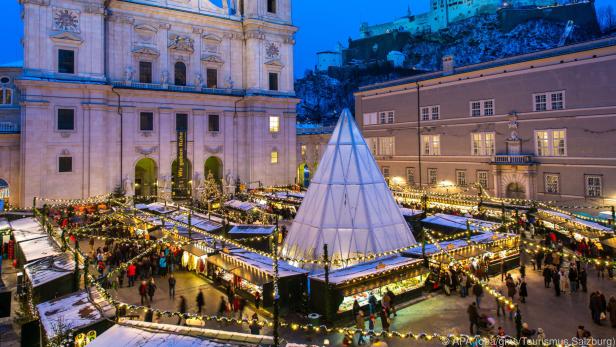 Der Christkindlmarkt am Domplatz lockt traditionell die meisten Besucher an