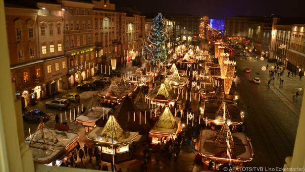 Der Christkindlmarkt am Linzer Hauptplatz verbreitet Weihnachtsstimmung