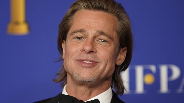 Brad Pitt weiß nichts von seinem viralen Moment mit Jennifer Aniston