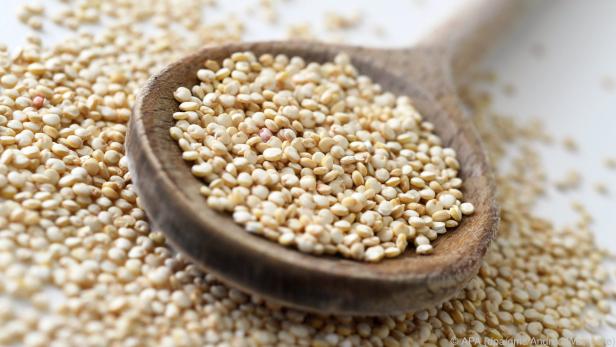 Quinoa lässt sich wie Reis in Wasser kochen und schmeckt gut als Beilage