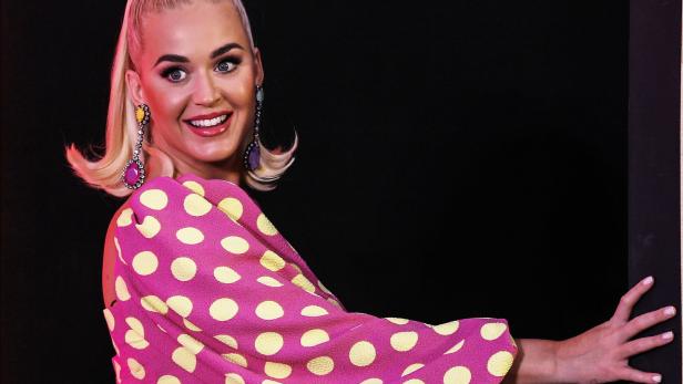 Katy Perry verkündete ihre Baby-News auf Weinflaschen