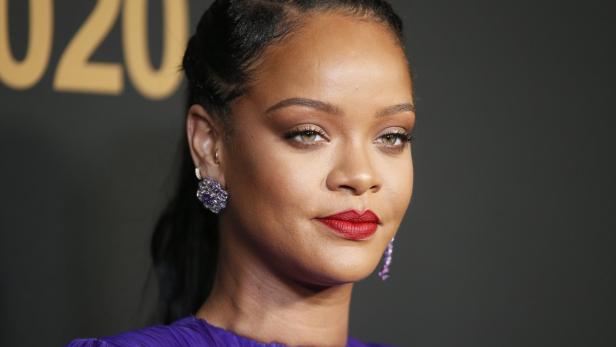 Rihanna hat gerade ein ganzes Haus für ihr TikTok-Team gekauft