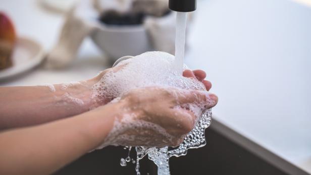 Coronavirus: Diese Songs könnt ihr singen, während ihr eure Hände wascht
