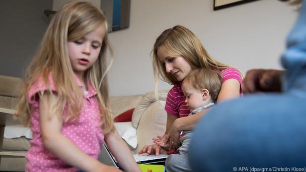 Viele Eltern sind durch Homeoffice Kinderbetreuung besonders belastet