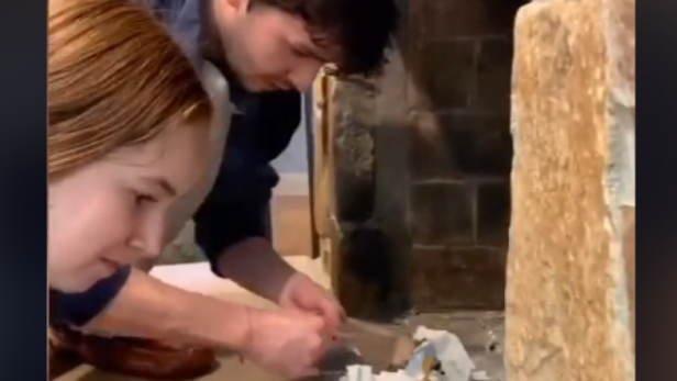 Ein virales TikTok-Video zeigt, wie eine Familie entscheidet, wer den Abwasch erledigen muss