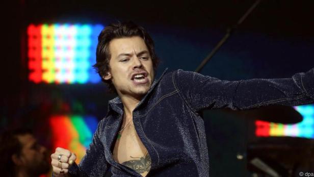 Styles bittet Fans, die Abstandsregeln einzuhalten