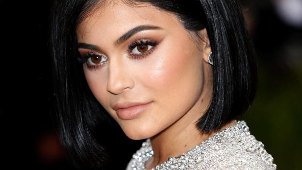 Rise and Shine 2.0: Kylie Jenner singt wieder und geht viral