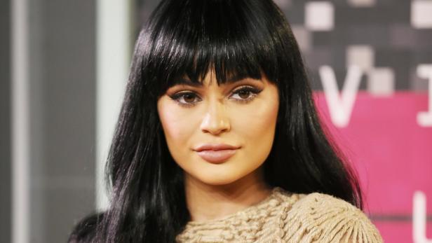 Kylie Jenner wird kritisiert, weil sie ihrer Tochter ein Pony geschenkt haben soll