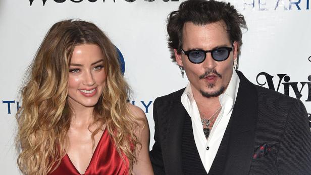Amber Heard bestreitet, Johnny Depp wegen seines Geldes geheiratet zu haben
