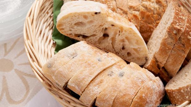 Mit mediterranen Zutaten wie Oliven können Brote verfeinert werden