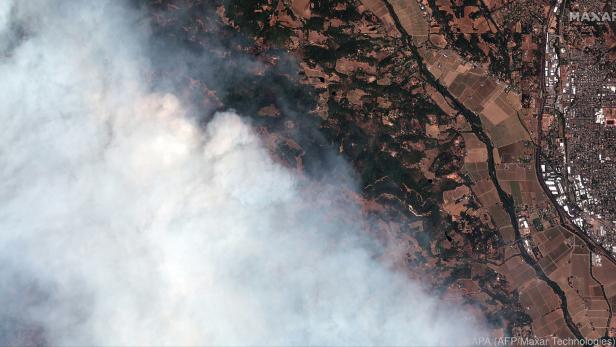 Enorme Rauchwolke über Kalifornien