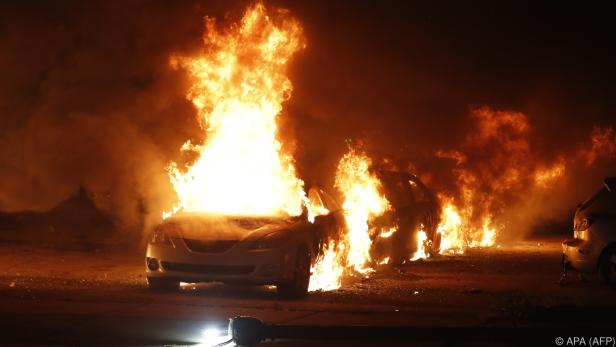 Autos wurden in Brand gesetzt
