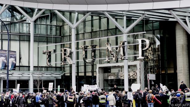 Proteste gegen Trump im Februar 2017 vor dem Hotel in Vancouver
