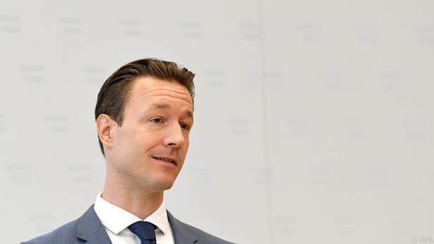 Finanzminister Blümel erhofft sich "Impulse für den Konsum"