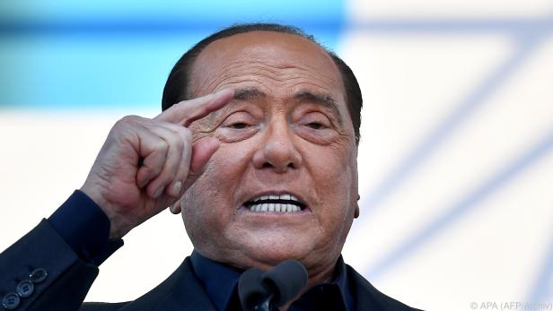 Berlusconi wurde am Donnerstag in eine Mailänder Klinik eingeliefert