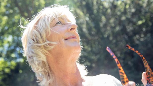 Angenehm und gesund: Strahlt Sonne auf die Haut, steigt der Vitamin-D-Spiegel