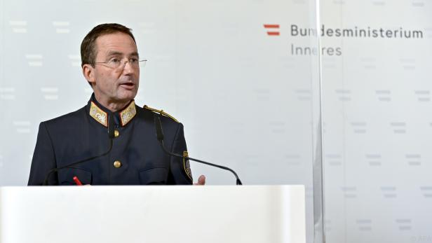 Polizeipräsident Pürstl muss noch viele offene Fragen klären