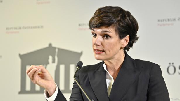 SPÖ-Chefin für einheitliche Test-Strategie