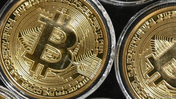 Von der Cyber-Währung Bitcoin gibt es auch Imitationen als Münzen