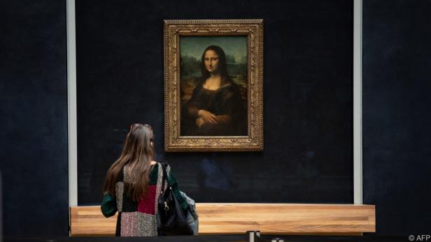 Mona Lisa hinter Glas im Louvre
