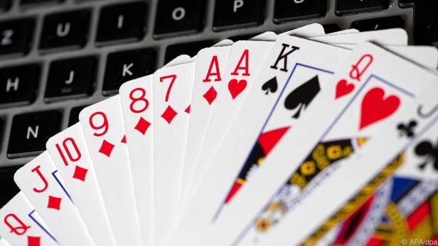 Wiener Polizei störte illegale Zockerrunde beim Kartenspielen