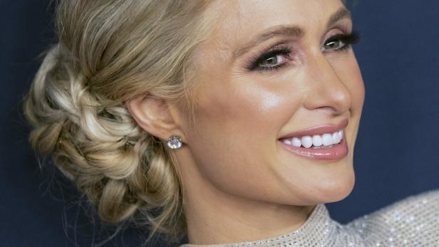 Paris Hilton erntet einen Shitstorm für Urlaub nahe der Brandkatastrophe auf der hawaiianischen Insel Maui.