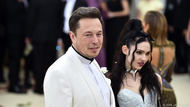 Der fast kahlgeschorene Sohn von Elon Musk und Grimes heißt X Æ A-Xii