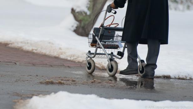 Kleine Räder ohne Profil machen das Fortkommen im Winter nicht leichter