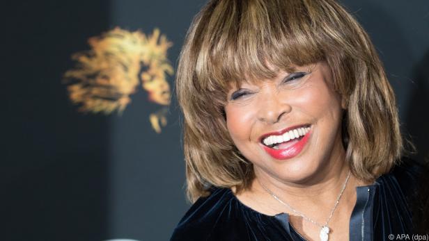 Tina Turner steht vor dem Eintritt in die Ruhmeshalle