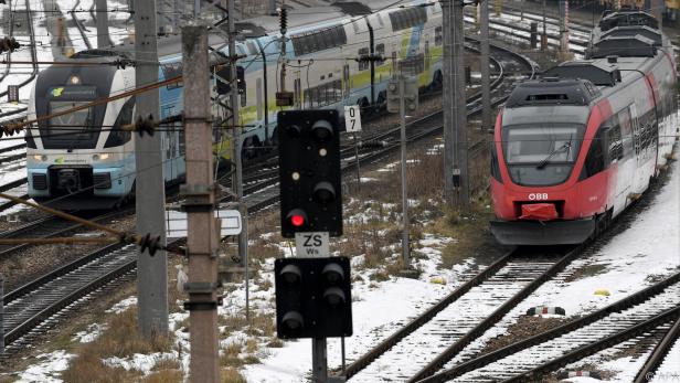 Züge von ÖBB und Westbahn