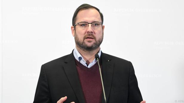 FPÖ-Abgeordneter Hafenecker sieht ÖVP mit Novomatic eng vernetzt.