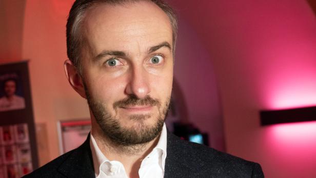 Jan Böhmermann hat die ahnungslose Laura Müller geprankt