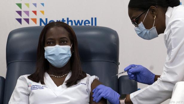 Krankenschwester Sandra Lindsay erhielt die erste Impfung
