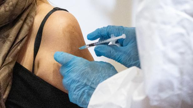 Corona-Impfungen: US-AufseherInnen deuten strengere Zulassungsverfahren an