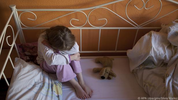 Ängste, Bauchschmerzen, Rückzug: Das sind Anzeichen, dass Kinder überfordert sind