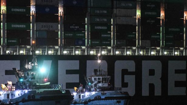 Suezkanal-Blockade: Containerschiff "Ever Given" freigelegt