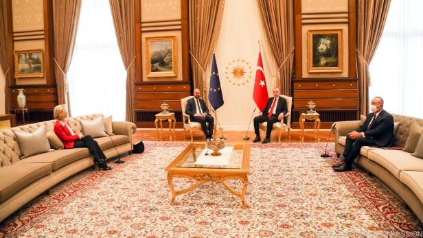 Von der Leyen bekam in Ankara einen Platz auf dem Sofa zugewiesen