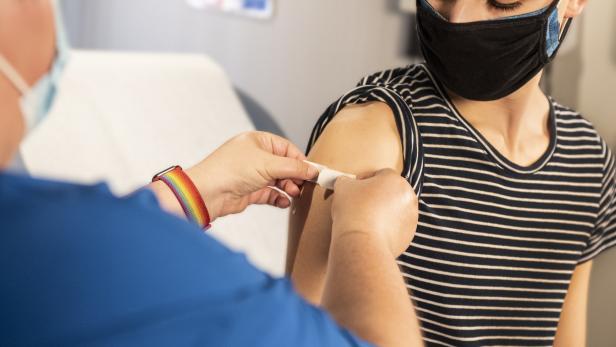 Medizinerin spricht über mögliche Impf-Reaktionen nach der Corona-Impfung