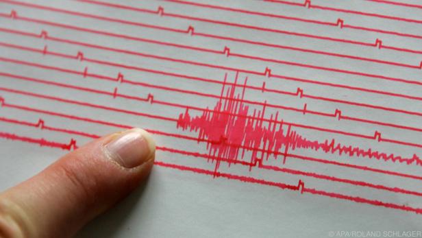 Starkes Erdbeben in Westindonesien