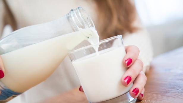 Frischmilch enthält etwas mehr Vitamine als H-Milch