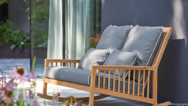 Schaukelnde Gartenmöbel sind im Trend
