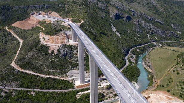 Ein Teil der extrem teuren Autobahn in Montenegro
