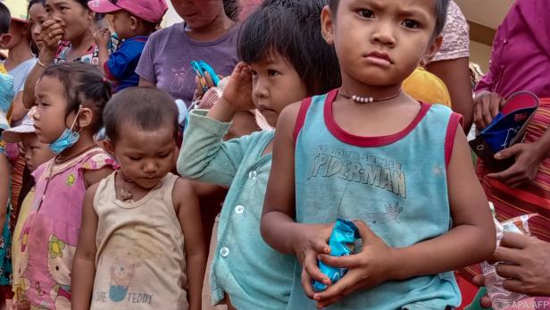 Zehntausende Vertriebene durch Kämpfe in Myanmar