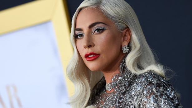 Oben ohne: Lady Gaga zeigt sich ohne Shirt und ohne Make-up