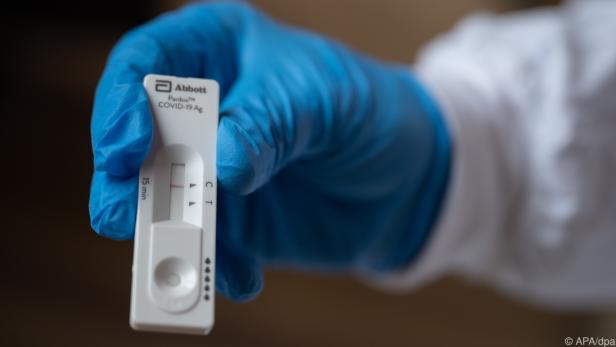 Antigentests bei verdächtigen Beschwerden ähnlich genau wie PCR-Tests